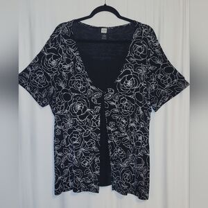 Studio 1940 Black and White Floral Blouse